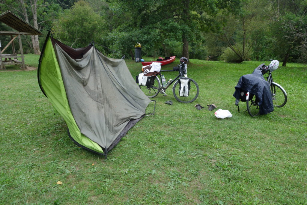 Trocknen des Zeltes bei Ankunft